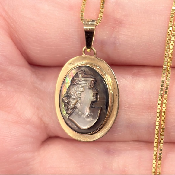 Jewelry - Vintage 14K Gold Cameo Pendant: Brown Mother of Pearl Mid Century Necklace